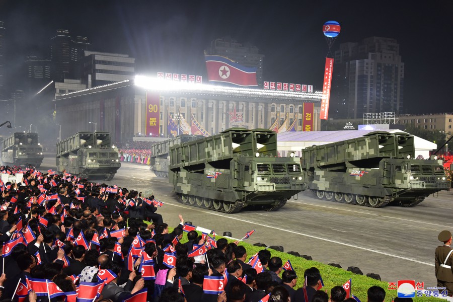 조선인민혁명군창건 90돐경축 열병식 성대히 거행