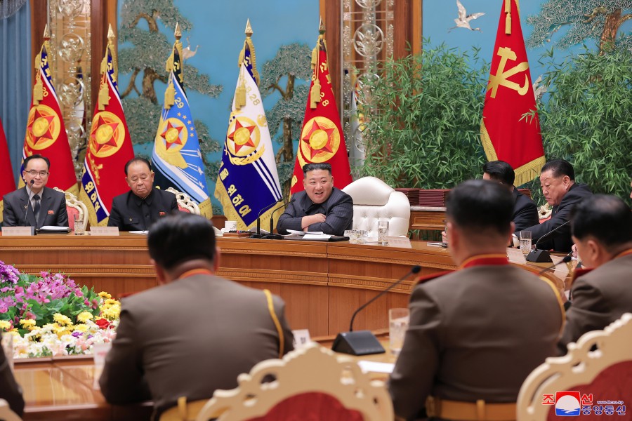 朝鲜劳动党第八届中央军事委员会第四次扩大会议举行