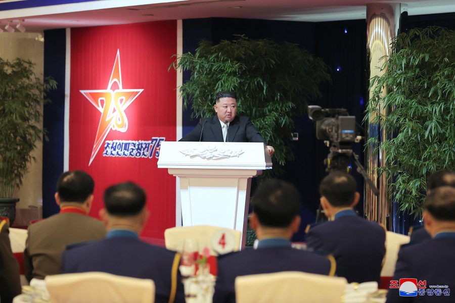 경애하는 김정은동지께서 조선인민군창건 75돐 기념연회에서 뜻깊은 연설을 하시였다