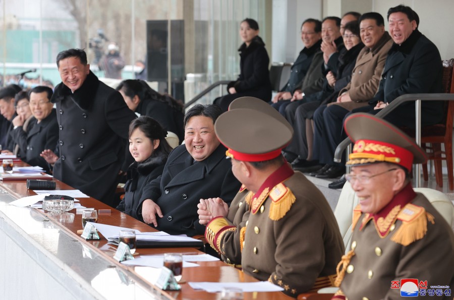 경애하는 김정은동지께서 뜻깊은 2월명절을 기념하여 진행된 체육경기를 관람하시였다