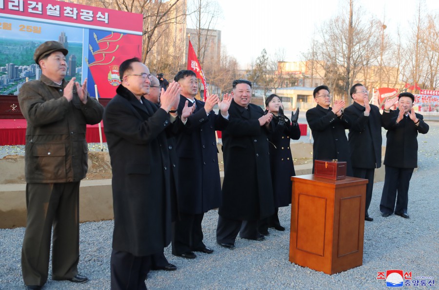 평양시 서포지구 새 거리건설착공식 진행