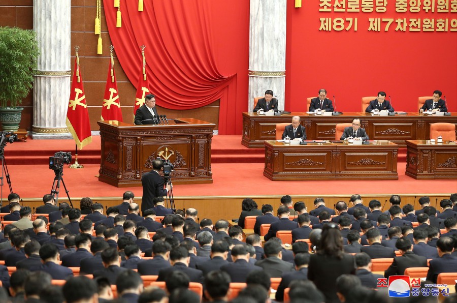 조선로동당 중앙위원회 제8기 제7차전원회의 확대회의 소집