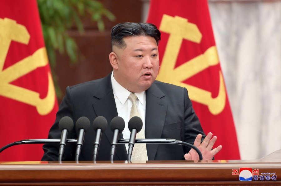 조선로동당 중앙위원회 제8기 제7차전원회의 확대회의 2일회의 진행