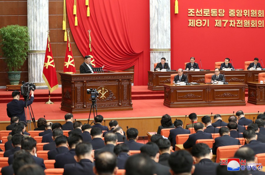 조선로동당 중앙위원회 제8기 제7차전원회의 확대회의 2일회의 진행