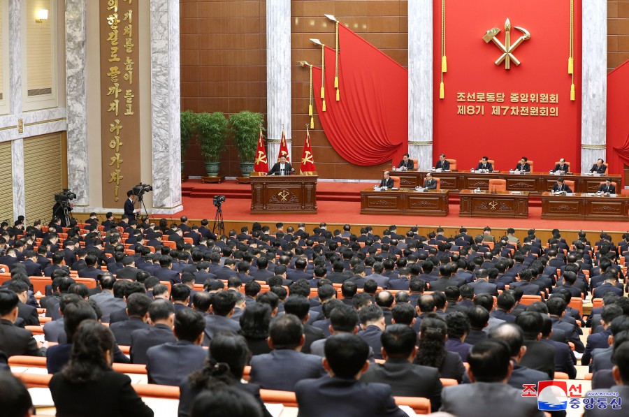 조선로동당 중앙위원회 제8기 제7차전원회의 확대회의 2일회의 진행