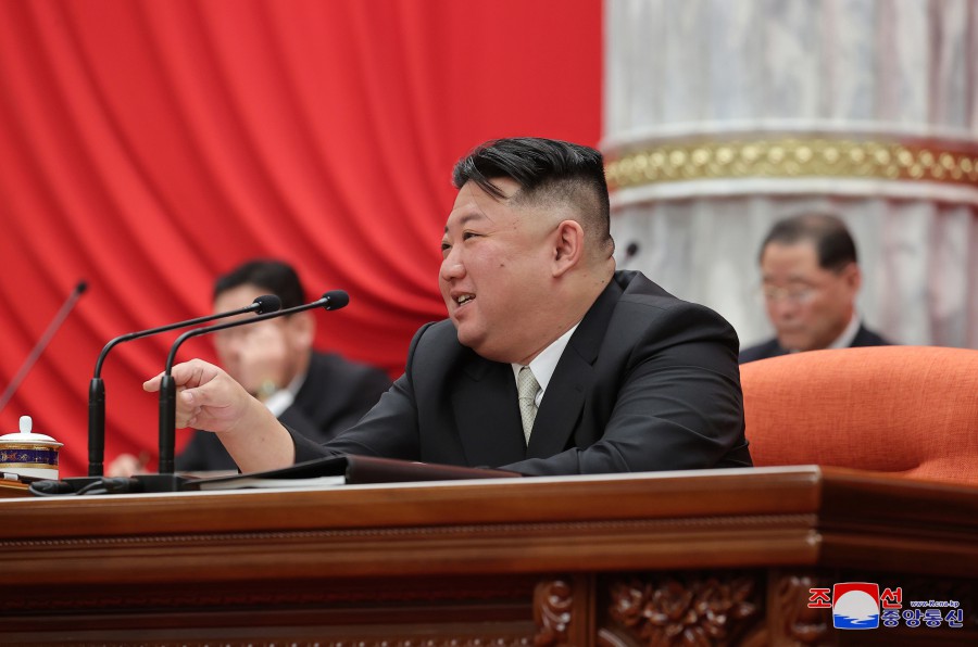 조선로동당 중앙위원회 제8기 제7차전원회의 확대회의 2일회의 진행
