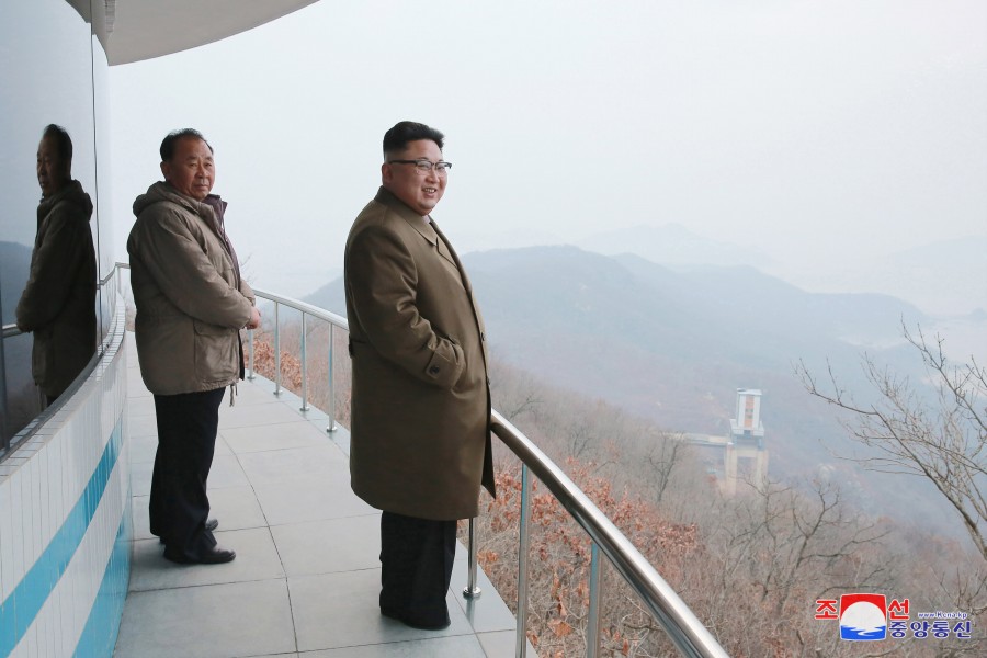 국가핵무력완성의 력사적대업을 이룩하신 불멸의 업적