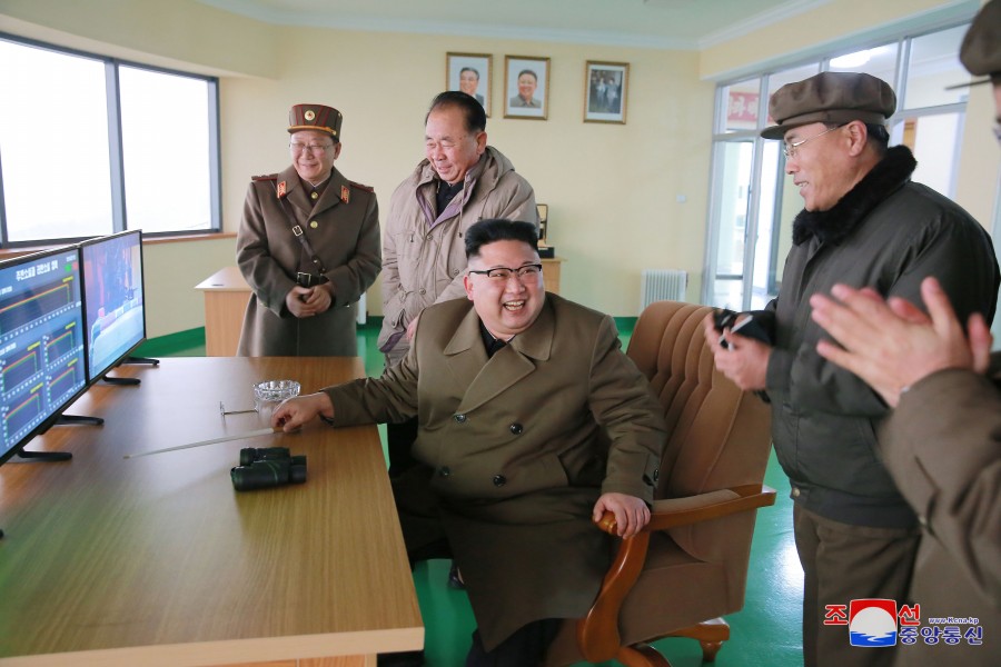 국가핵무력완성의 력사적대업을 이룩하신 불멸의 업적