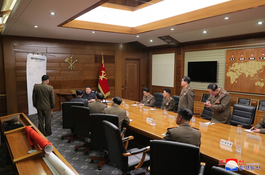 조선로동당 중앙군사위원회 제8기 제6차확대회의 진행
