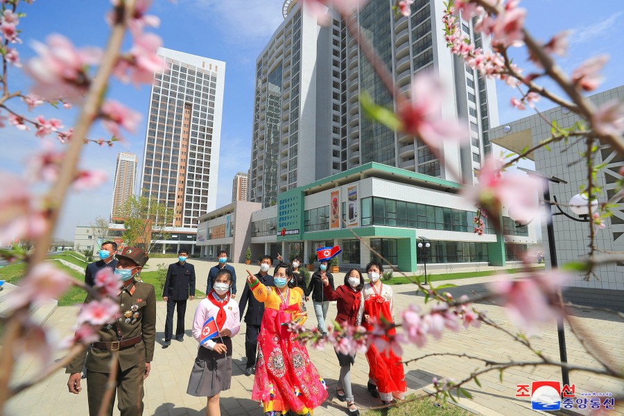 사회주의문명의 리상향에 넘치는 복받은 인민의 기쁨