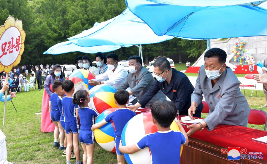 “六•一”国际儿童节７３周年友谊联欢会举行