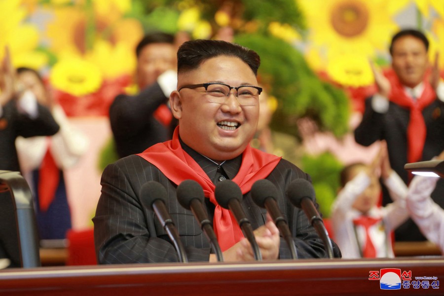 Peerlessly Great Men's Noble Outlook on Posterity and Future