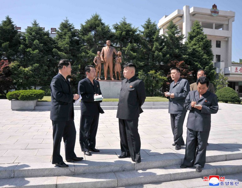 Peerlessly Great Men's Noble Outlook on Posterity and Future