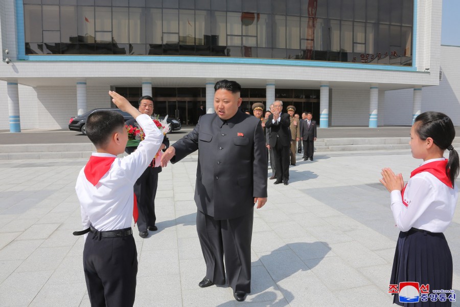 Peerlessly Great Men's Noble Outlook on Posterity and Future