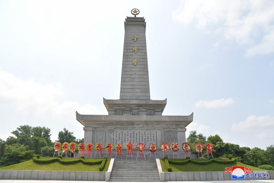 사회주의를 위한 공동의 위업수행에서 맺어진 조중친선의 불변성과 불패성의 과시