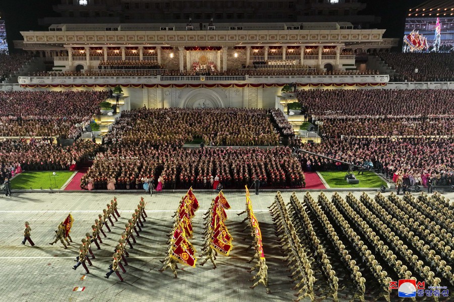 위대한 조국해방전쟁승리 70돐경축 열병식 성대히 거행