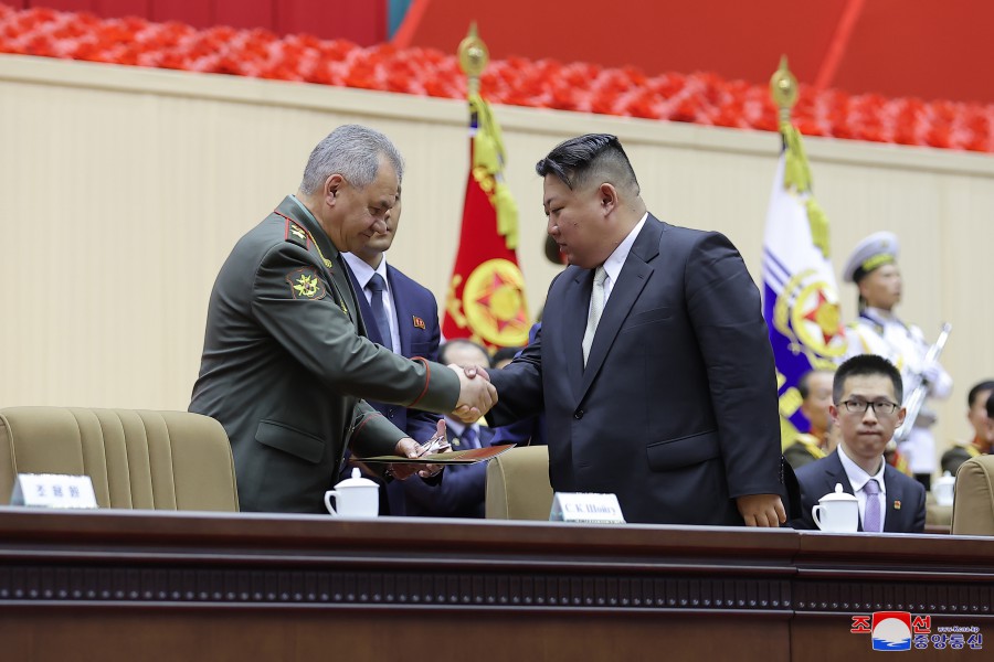 조국해방전쟁승리 70돐 기념보고대회 성대히 진행