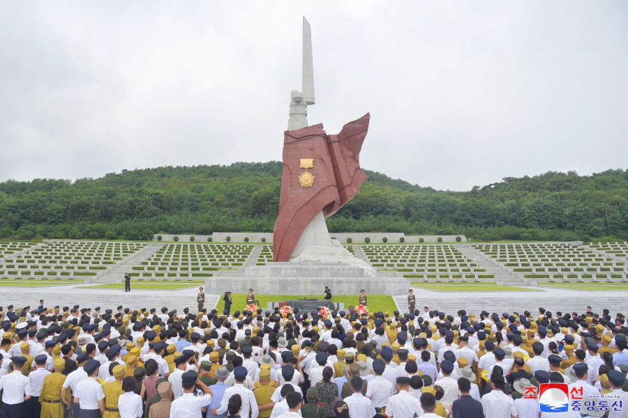 祖国解放战争胜利７０周年庆祝活动参加者参观万景台和平壤市各处