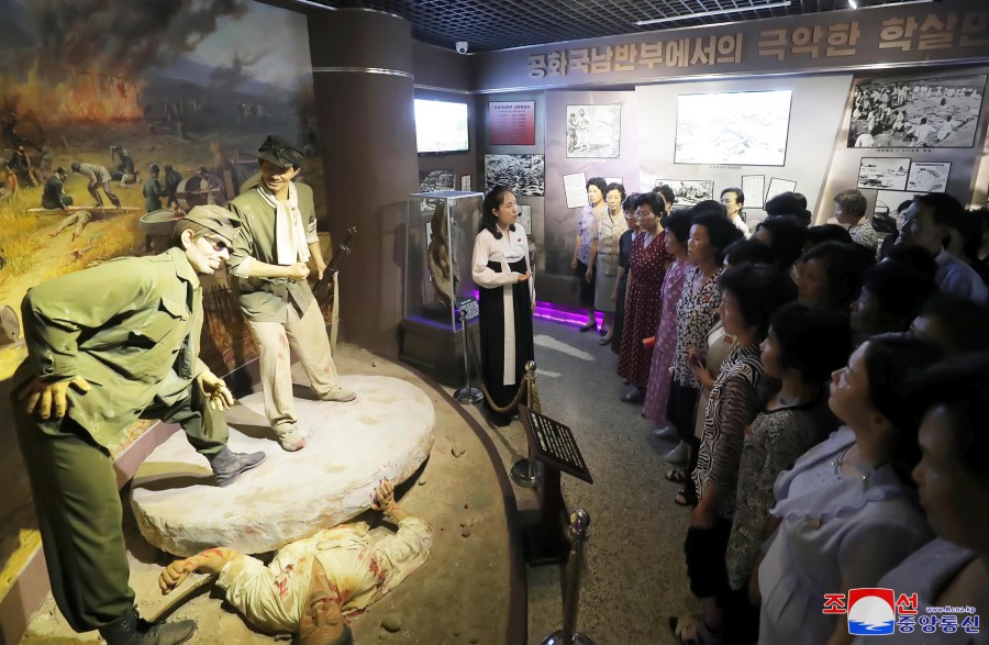 祖国解放战争胜利７０周年庆祝活动参加者参观万景台和平壤市各处