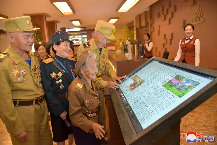 参战老兵在阳德温泉文化休养地欢度休闲时光