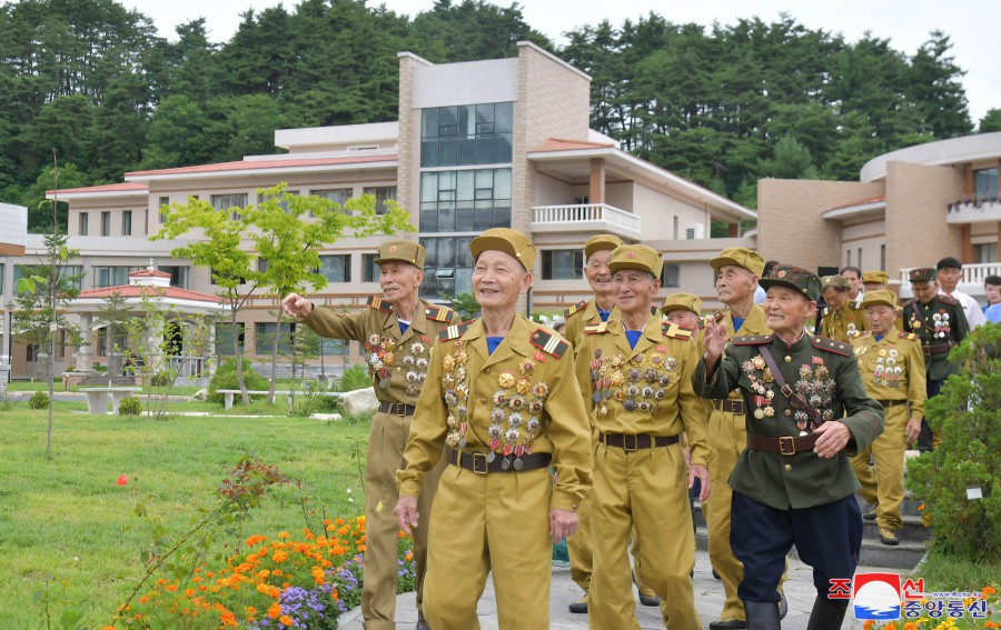 参战老兵在阳德温泉文化休养地欢度休闲时光
