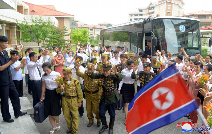 参战老兵在阳德温泉文化休养地欢度休闲时光