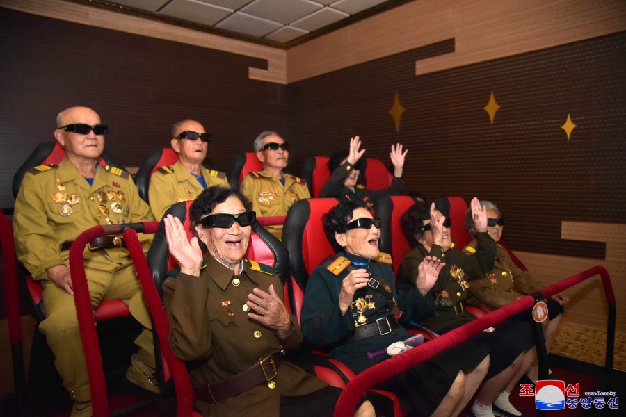 参战老兵在阳德温泉文化休养地欢度休闲时光