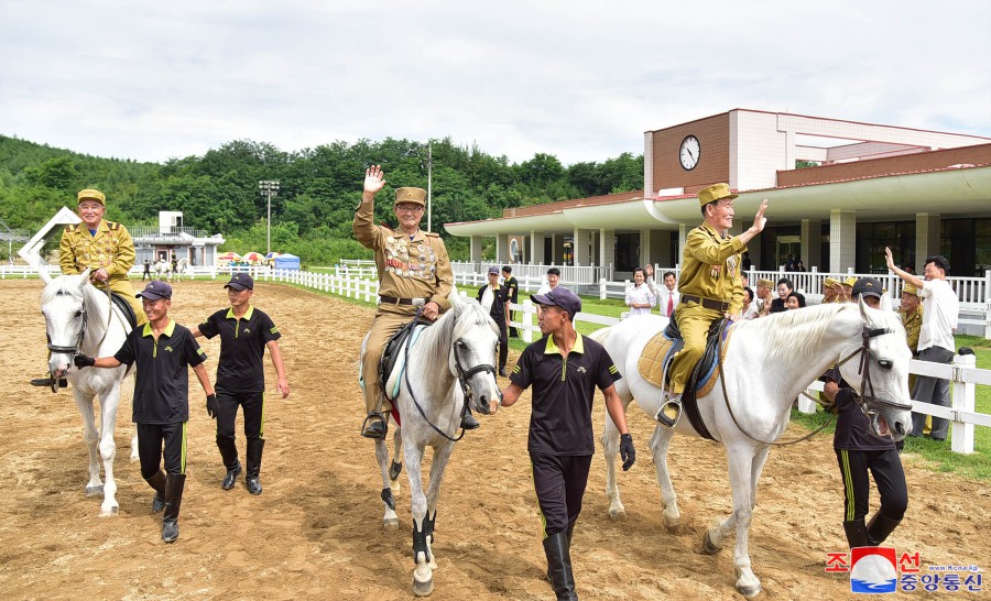 参战老兵在阳德温泉文化休养地欢度休闲时光
