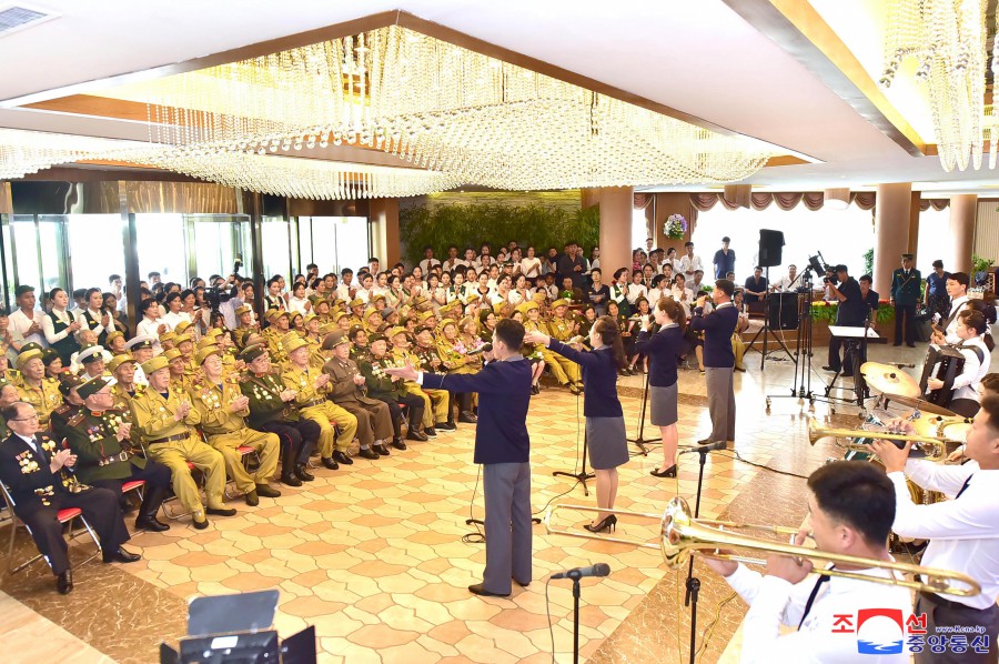 参战老兵在阳德温泉文化休养地欢度休闲时光