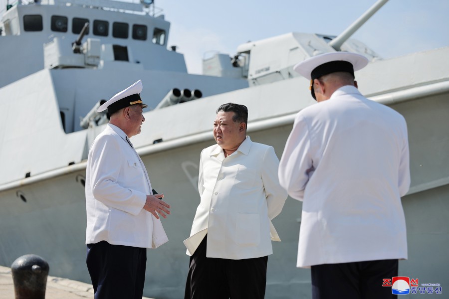 敬爱的金正恩同志视察荣获吴仲洽七团称号的朝鲜人民军海军东海舰队近卫第二水上舰艇战队
