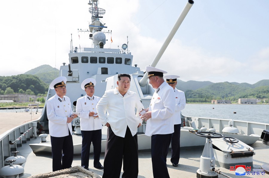 敬爱的金正恩同志视察荣获吴仲洽七团称号的朝鲜人民军海军东海舰队近卫第二水上舰艇战队