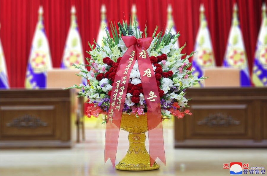 敬爱的金正恩同志访问朝鲜人民军海军司令部祝贺海军节
