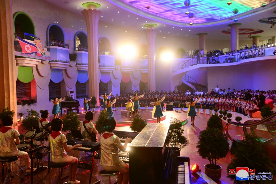 Concert Marks 75th Anniversary of DPRK