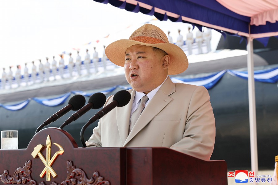 경애하는 김정은동지께서 새로 건조한 잠수함 진수식에서 하신 축하연설