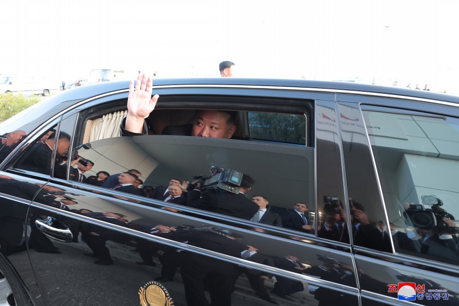 ﻿Президент РФ Владимир Владимирович Путин устроил прием в честь уважаемого товарища Ким Чен Ына