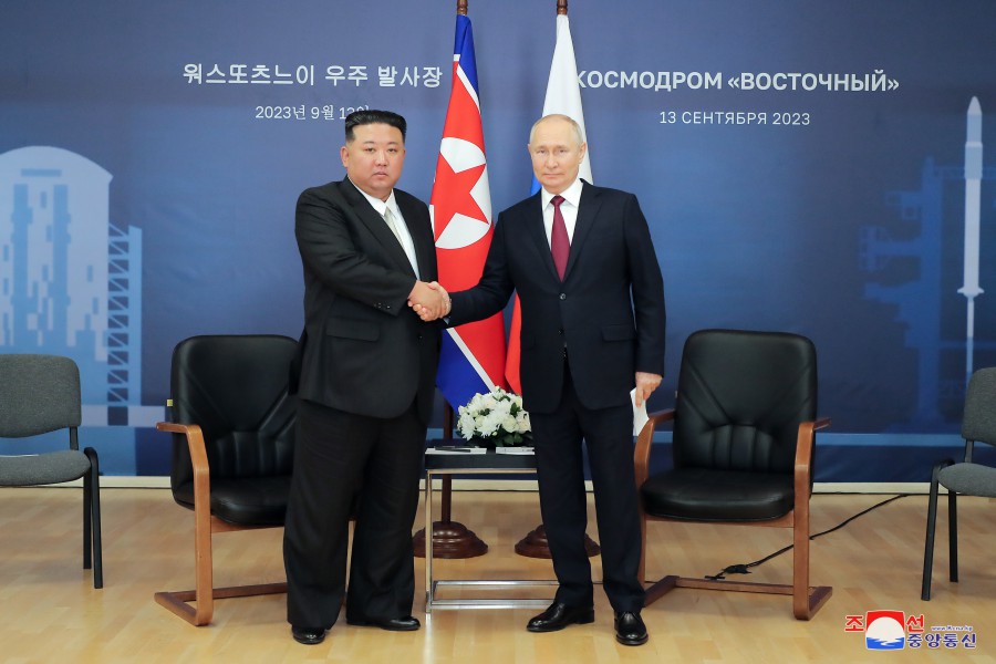 Respected Comrade Kim Jong Un Has Talks with Russian President