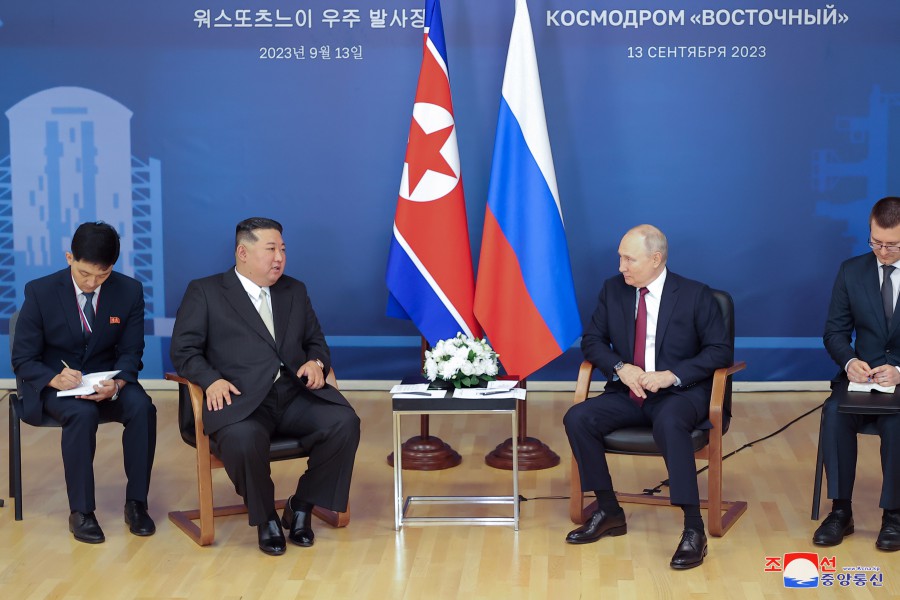 Respected Comrade Kim Jong Un Has Talks with Russian President