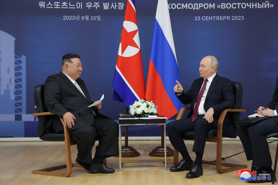 Respected Comrade Kim Jong Un Has Talks with Russian President