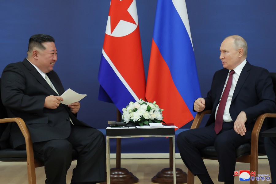 Respected Comrade Kim Jong Un Has Talks with Russian President