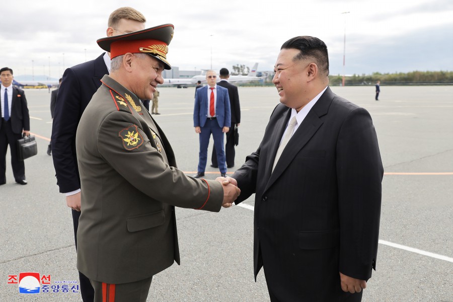 조선로동당 총비서이시며 조선민주주의인민공화국 국무위원장이신 경애하는 김정은동지께서 로씨야련방 울라지보스또크시를 방문하시였다