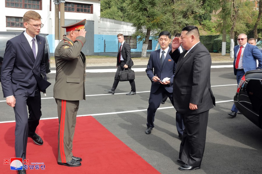 조선로동당 총비서이시며 조선민주주의인민공화국 국무위원장이신 경애하는 김정은동지께서 로씨야련방 울라지보스또크시를 방문하시였다