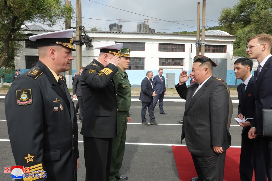 조선로동당 총비서이시며 조선민주주의인민공화국 국무위원장이신 경애하는 김정은동지께서 로씨야련방 울라지보스또크시를 방문하시였다