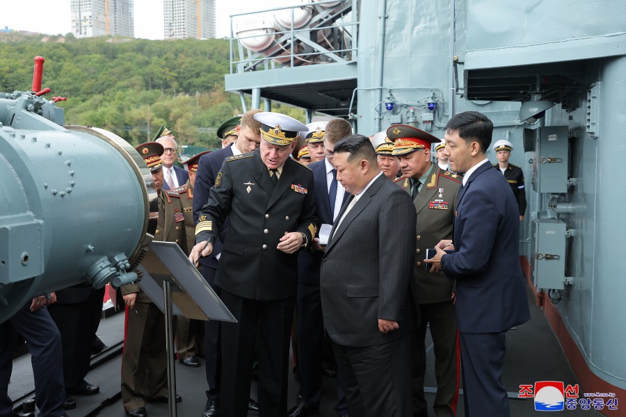 조선로동당 총비서이시며 조선민주주의인민공화국 국무위원장이신 경애하는 김정은동지께서 로씨야련방 울라지보스또크시를 방문하시였다