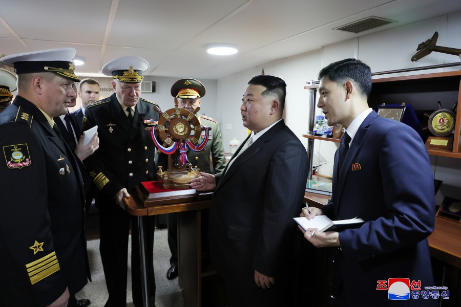 조선로동당 총비서이시며 조선민주주의인민공화국 국무위원장이신 경애하는 김정은동지께서 로씨야련방 울라지보스또크시를 방문하시였다