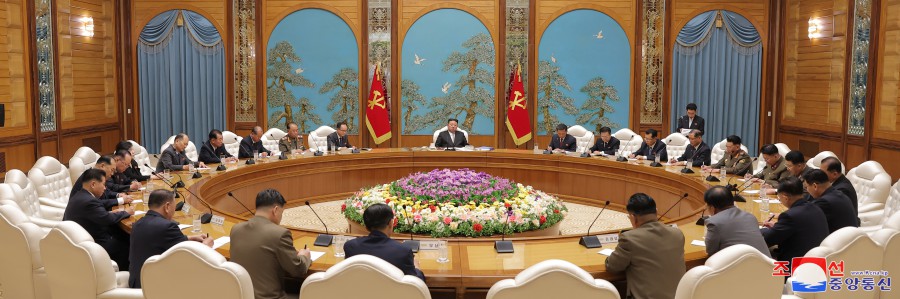 조선로동당 중앙위원회 제8기 제16차 정치국회의 진행