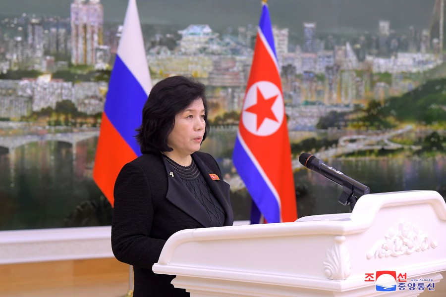 조선민주주의인민공화국 정부가 로씨야련방 외무상을 환영하여 연회 마련