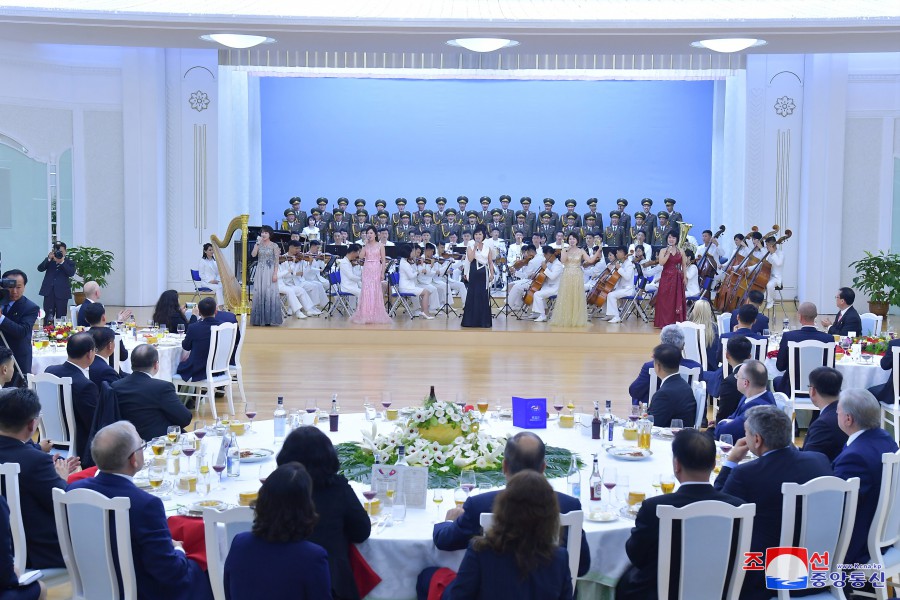 조선민주주의인민공화국 정부가 로씨야련방 외무상을 환영하여 연회 마련