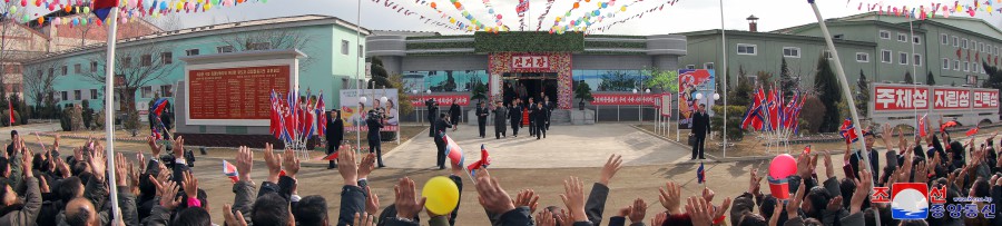 경애하는 김정은동지께서 도,시,군인민회의 대의원선거에 참가하시였다
