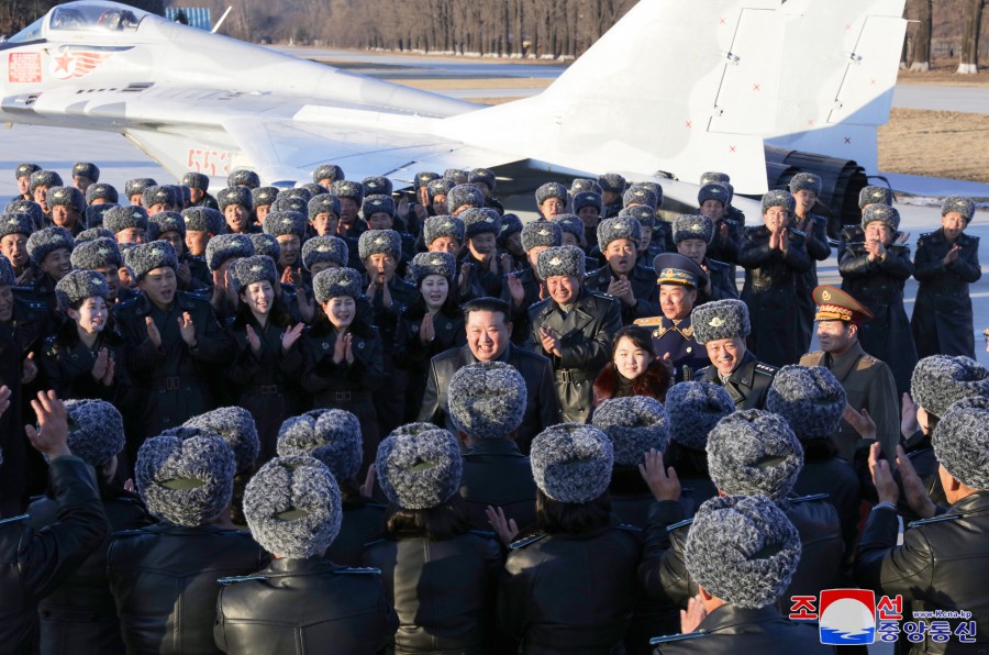 경애하는 김정은동지께서 항공절에 즈음하여 조선인민군 공군사령부와 제１공군사단 비행련대를 축하방문하시였다