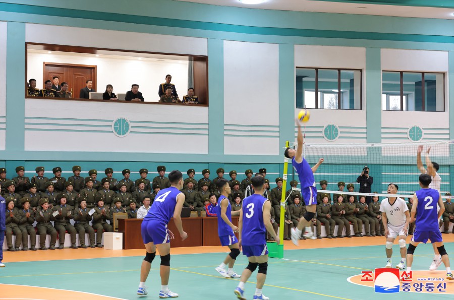 경애하는 김정은동지께서 항공절에 즈음하여 조선인민군 공군사령부와 제１공군사단 비행련대를 축하방문하시였다
